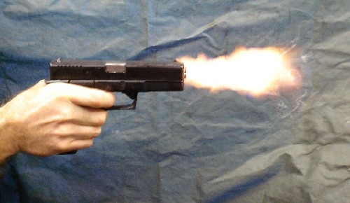 نام: tv armourer firing pistol.jpg نمایش: 235 اندازه: 84.6 کیلو بایت