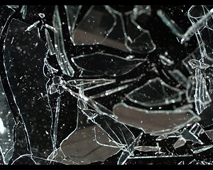 نام: Glass Breaks 1.jpg نمایش: 693 اندازه: 174.3 کیلو بایت