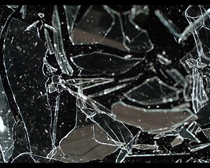 نام: Glass Breaks 1.jpg نمایش: 606 اندازه: 174.3 کیلو بایت
